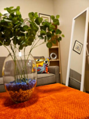La Casa-Picasso themed 1 Bedroom with WiFi in BGC